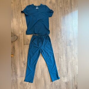 ADAR women’s Caribbean blue pants and top scrubs size medium